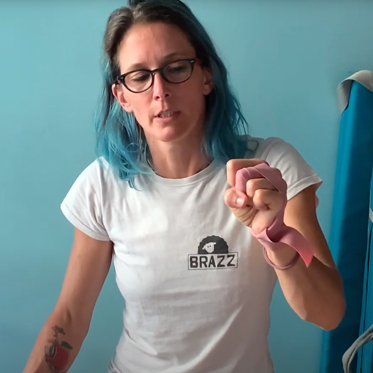 "Usar hilo dental" - Gaia Comboni